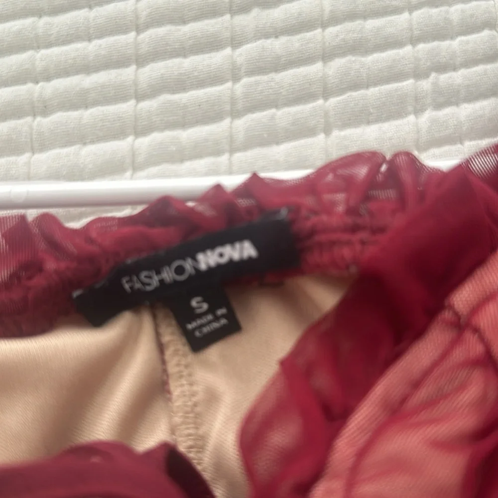 Red dress - Picture 2 of 2